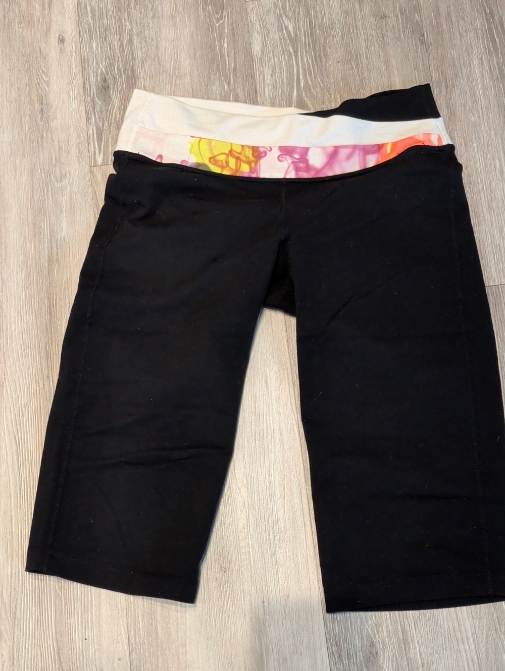 ​🔥 Lululemon Black Cropped Capris Crossover Multi-Color Waistband - Size 8